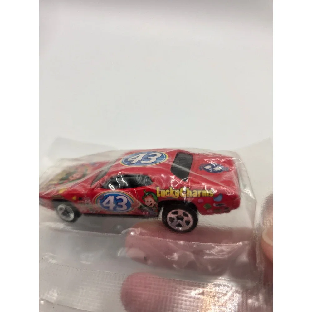 NEW Lucky Charms 43 Promo Package Hot Wheels 71 Plymouth GTX Diecast Car /NN